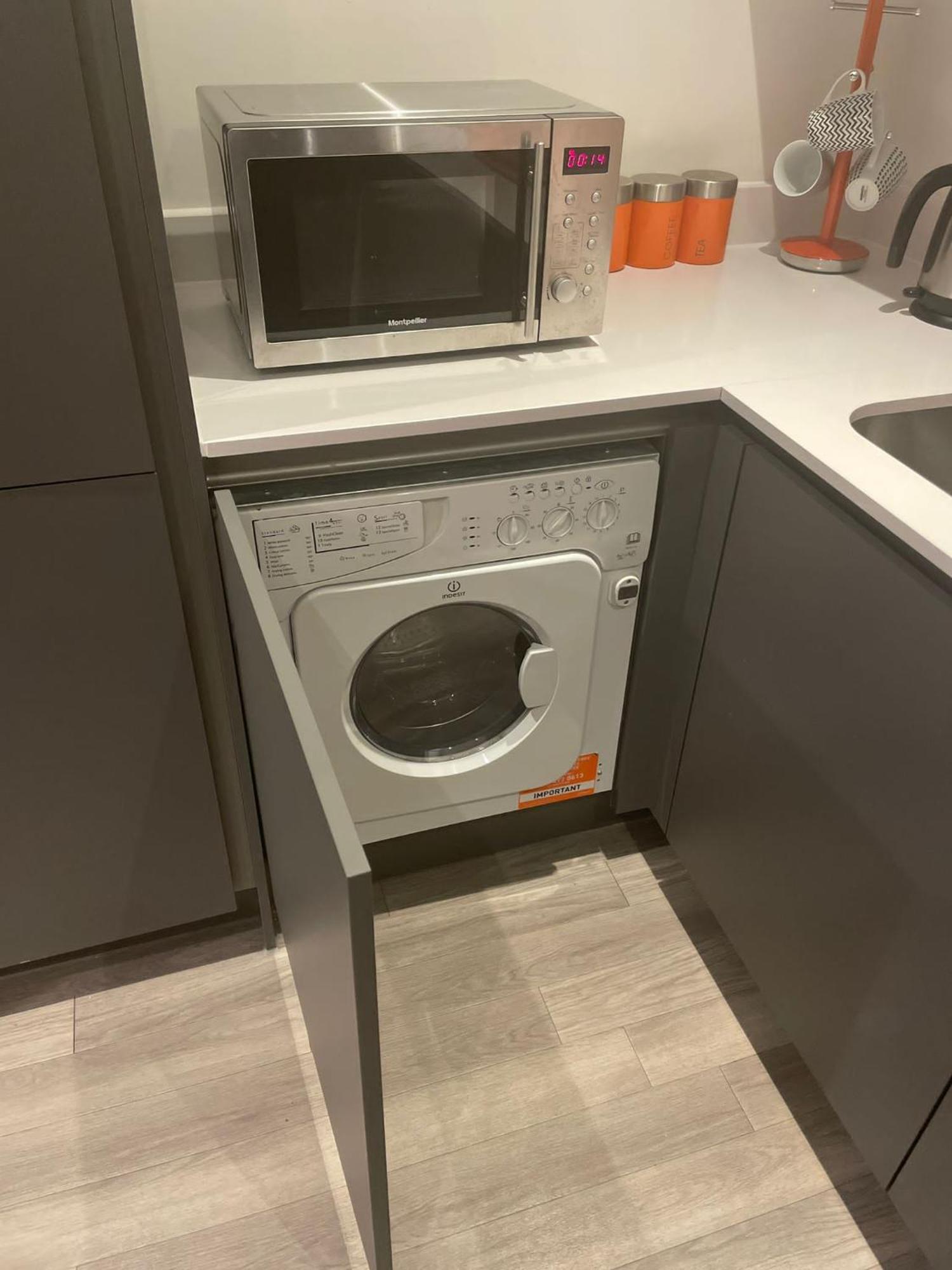 Apartment Centre *